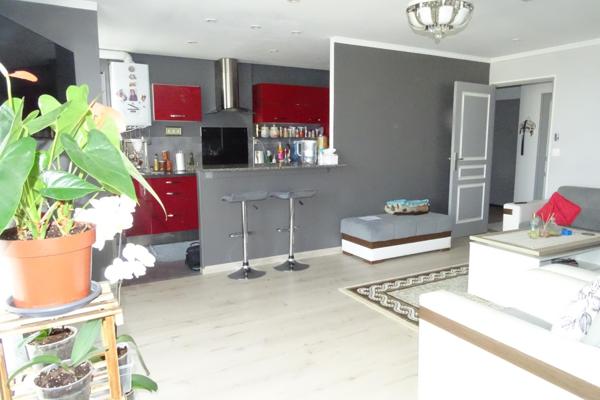 Appartement à FOUGERES, 35300 - 6 pièces 90m²