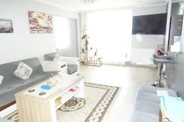 Appartement à FOUGERES, 35300 - 6 pièces 90m²