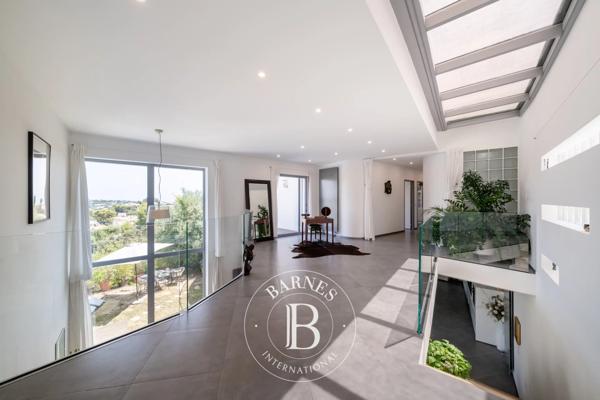 Cagnes-sur-Mer, Villa 5 Chambres -  327 m² à vendre