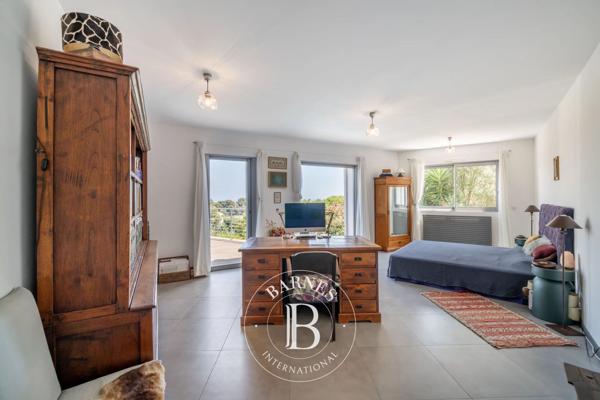 Cagnes-sur-Mer, Villa 5 Chambres -  327 m² à vendre