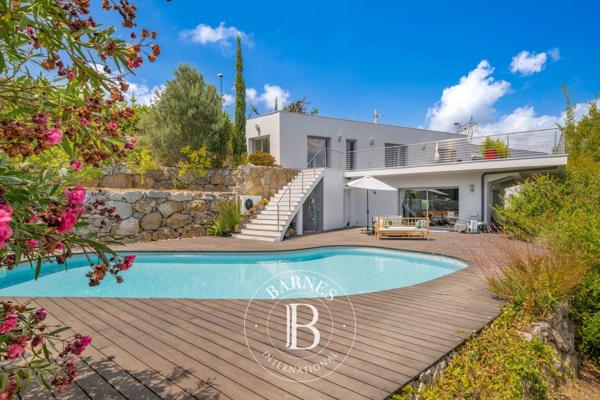 Cagnes-sur-Mer, Villa 5 Chambres -  327 m² à vendre