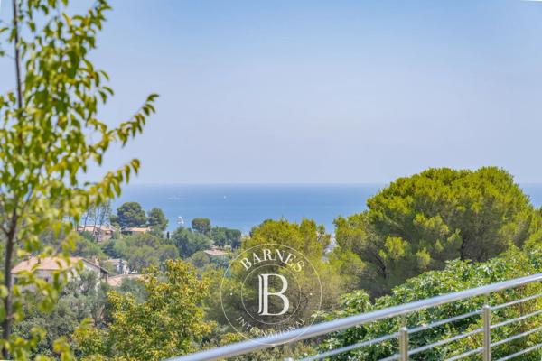 Cagnes-sur-Mer, Villa 5 Chambres -  327 m² à vendre