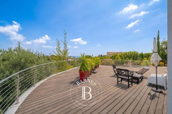 Cagnes-sur-Mer, Villa 5 Chambres -  327 m² à vendre