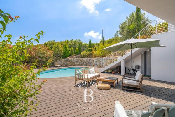 Cagnes-sur-Mer, Villa 5 Chambres -  327 m² à vendre