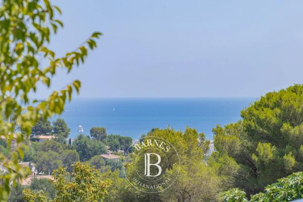 Cagnes-sur-Mer, Villa 5 Chambres -  327 m² à vendre