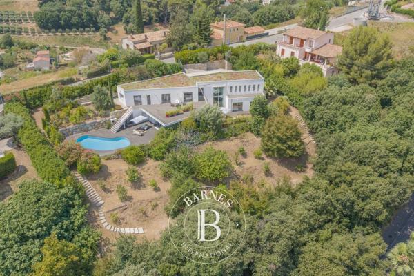 Cagnes-sur-Mer, Villa 5 Chambres -  327 m² à vendre