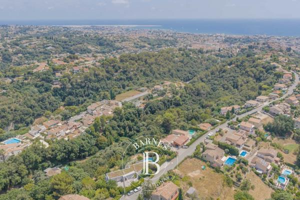Cagnes-sur-Mer, Villa 5 Chambres -  327 m² à vendre