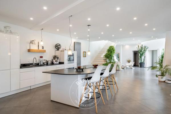 Cagnes-sur-Mer, Villa 5 Chambres -  327 m² à vendre