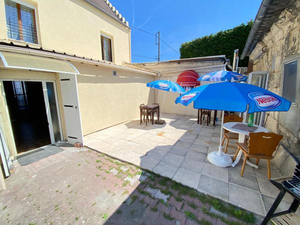 Maison d'Habitation  + 2 locaux  222 m2 au  total