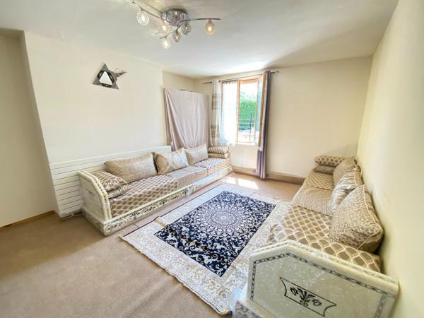 Maison d'Habitation  + 2 locaux  222 m2 au  total