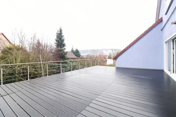 Comme une maison… en appartement : terrasse XXL & jardin