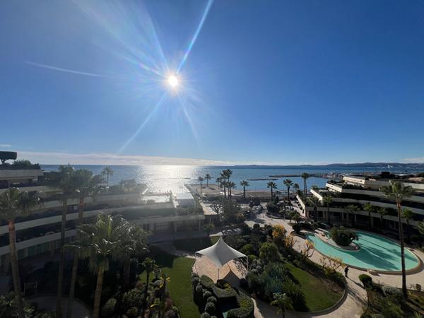 SAINT LAURENT DU VAR STUDIO Belle Terrasse avec Vue Mer