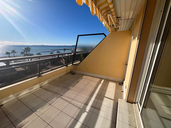 SAINT LAURENT DU VAR STUDIO Belle Terrasse avec Vue Mer