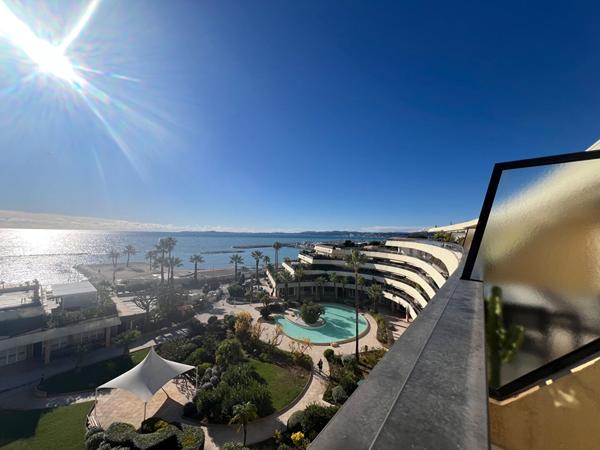 SAINT LAURENT DU VAR STUDIO Belle Terrasse avec Vue Mer