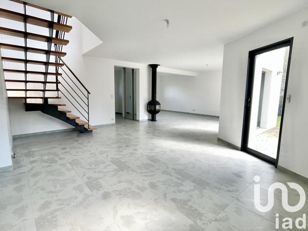 Maison traditionnelle 7 pièces de 164 m² à Nantes (44300)