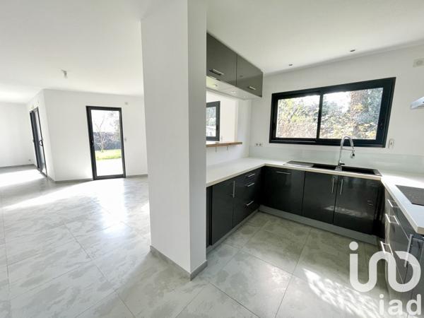 Maison traditionnelle 7 pièces de 164 m² à Nantes (44300)