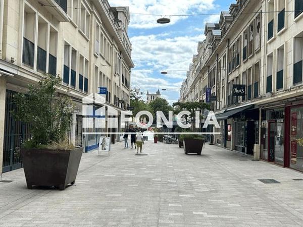 Location Local commercial 2 pièces 31.8 m² - 51 PLACE JEANNE HACHETTE Beauvais 60000