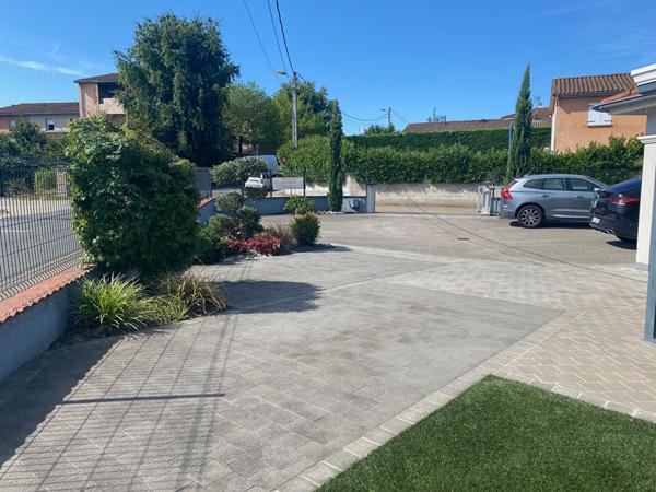 Local d'activité indépendant avec parking sécurisé Viriat la Neuve