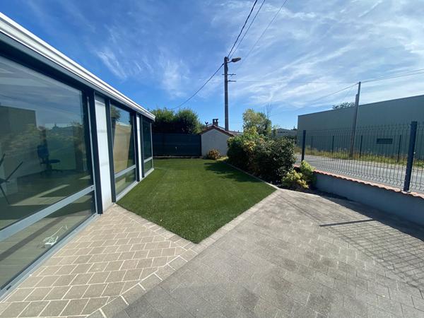 Local d'activité indépendant avec parking sécurisé Viriat la Neuve