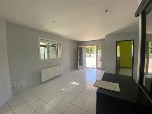 Local d'activité indépendant avec parking sécurisé Viriat la Neuve