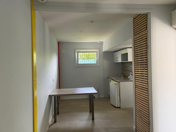 Local d'activité indépendant avec parking sécurisé Viriat la Neuve