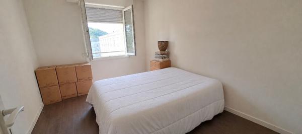 Appartement 3 pièces loué 700 € + 200 € de chargesavec parking à vendre à Etampes