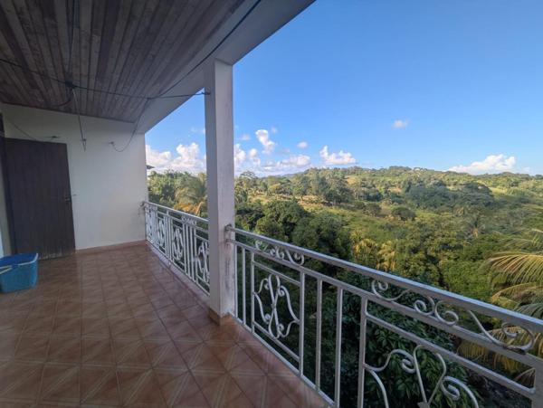 Grande maison sur 2 niveaux