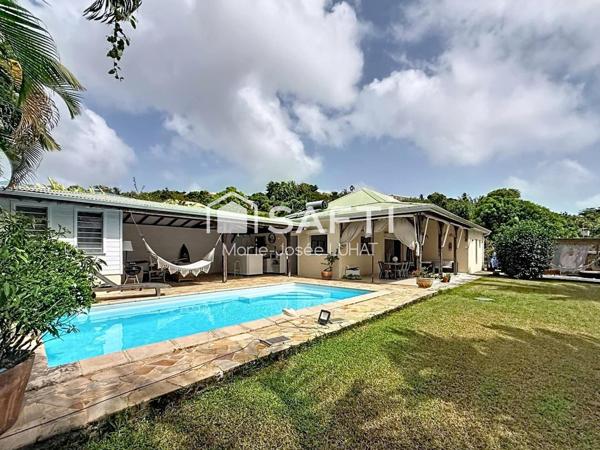 Maison F4  de plain pied avec dépendance et piscine