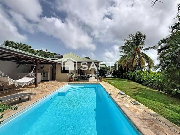 Maison F4  de plain pied avec dépendance et piscine