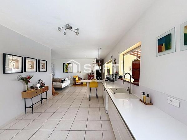 Maison F4  de plain pied avec dépendance et piscine