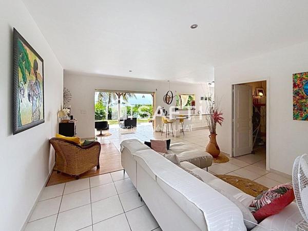 Maison F4  de plain pied avec dépendance et piscine