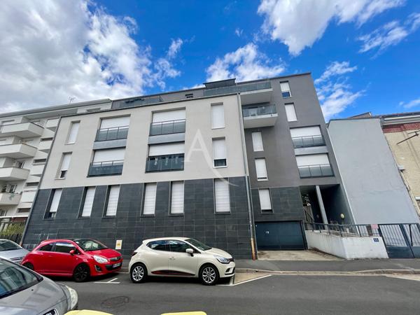 Investissez à Tours dans un T2 récent avec parking et locataire en place