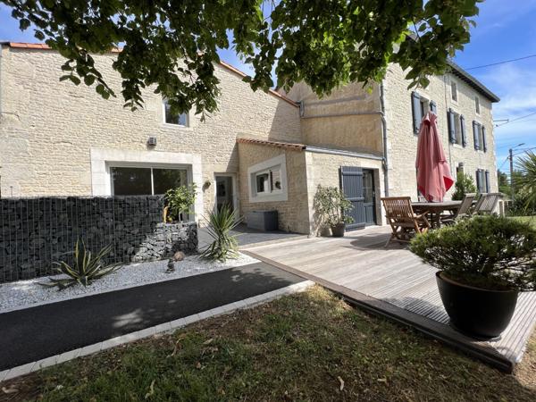 ECHIRE - Maison de caractère rénovée avec goût