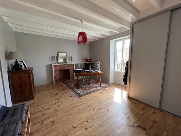 ECHIRE - Maison de caractère rénovée avec goût