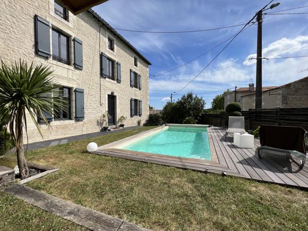 ECHIRE - Maison de caractère rénovée avec goût