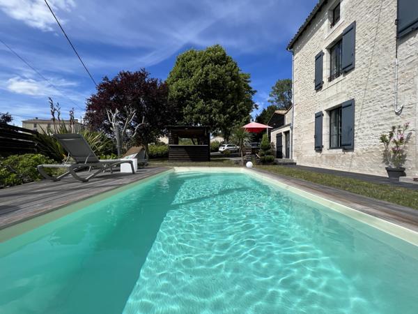 ECHIRE - Maison de caractère rénovée avec goût