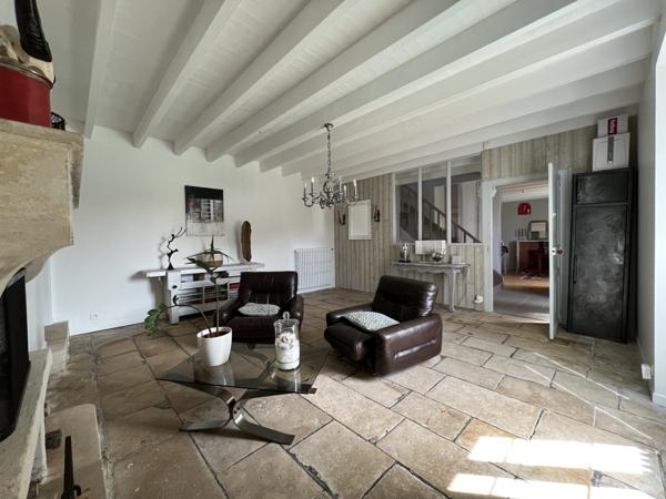 ECHIRE - Maison de caractère rénovée avec goût