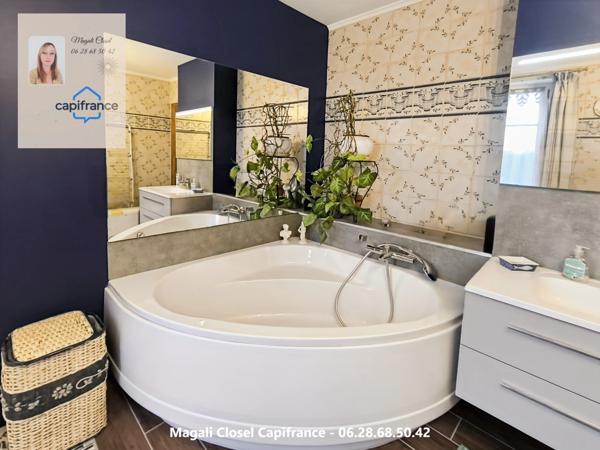 Demeure de caractère – Fin XIXe siècle – Parc arboré de plus de 5 000 m² – Centre-Bourg