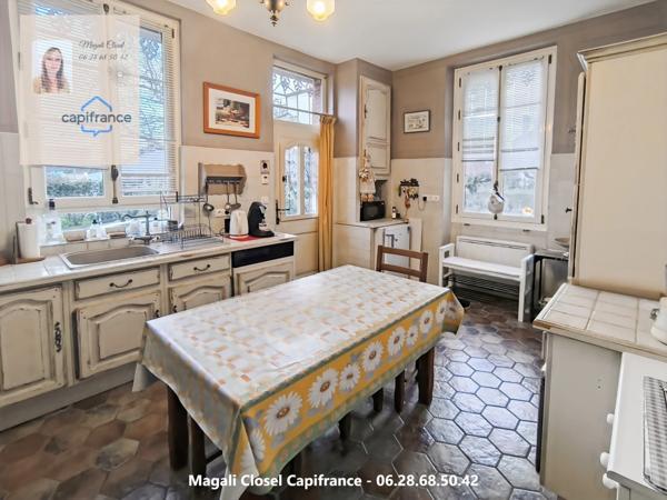 Demeure de caractère – Fin XIXe siècle – Parc arboré de plus de 5 000 m² – Centre-Bourg