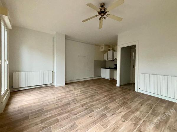 Agen centre - Appartement de T3  de 85 m² avec balcon, dans un immeuble ancien