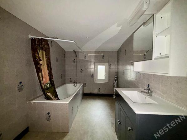 Agen centre - Appartement de T3  de 85 m² avec balcon, dans un immeuble ancien