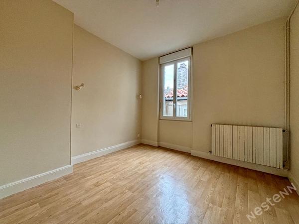 Agen centre - Appartement de T3  de 85 m² avec balcon, dans un immeuble ancien