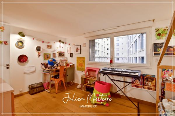 SAINT ETIENNE (42) - Exceptionnel LOFT en duplex de 265 m² avec 7 chambres, bureau, terrasse avec jardin et 2 garages