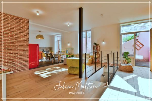 SAINT ETIENNE (42) - Exceptionnel LOFT en duplex de 265 m² avec 7 chambres, bureau, terrasse avec jardin et 2 garages