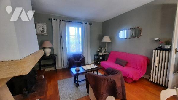 Centre de Levroux pavillon de plain pied, 3 chambres, salle à manger séjour, garage et jardin clos