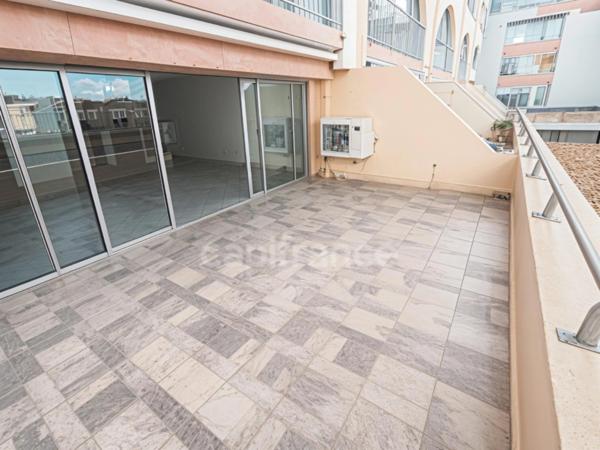 « Vivez Sète autrement : terrasse sur Marina, confort moderne et garage fermé inclus. Coup de cœur assuré ! »