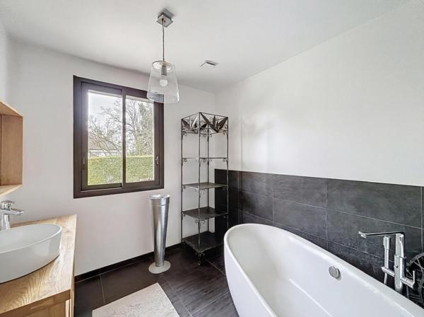 Maison
         9 pièces
        - 220 m² Bien prestige 988 000 € *