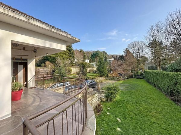 Maison
         9 pièces
        - 220 m² Bien prestige 988 000 € *