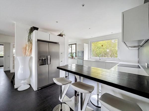 Maison
         9 pièces
        - 220 m² Bien prestige 988 000 € *