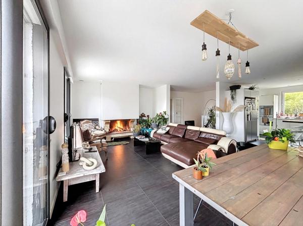 Maison
         9 pièces
        - 220 m² Bien prestige 988 000 € *